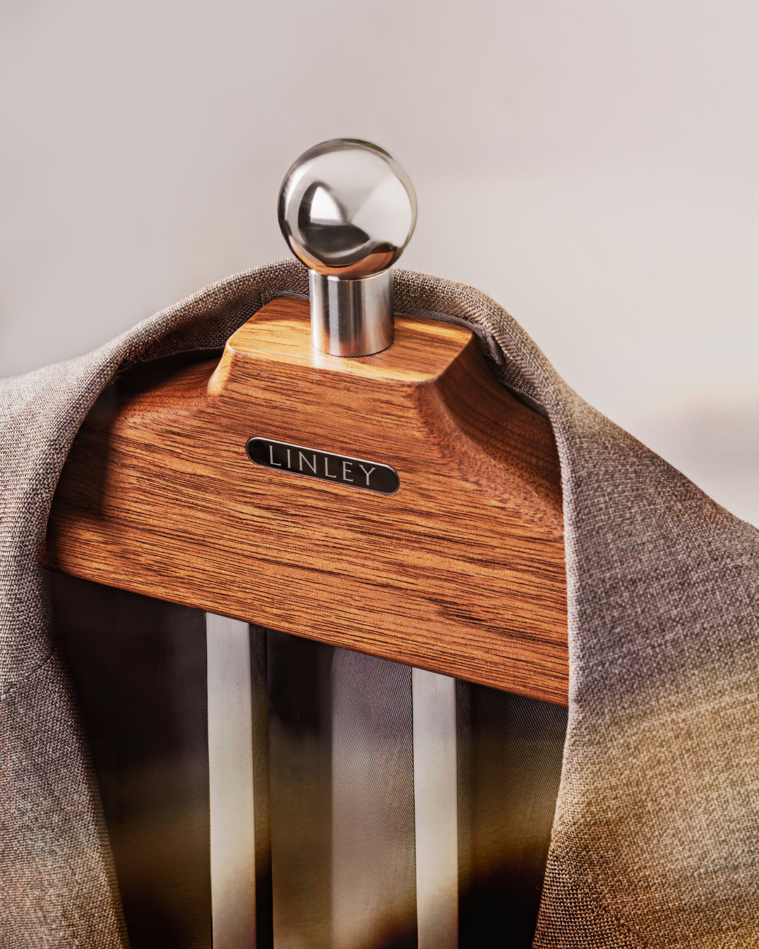 Oak valet tray close-up showing grain detail